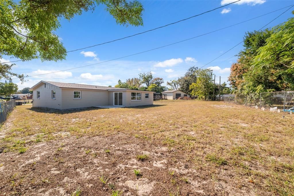 合同活跃: $249,900 (3 贝兹, 2 浴室, 1285 平方英尺)