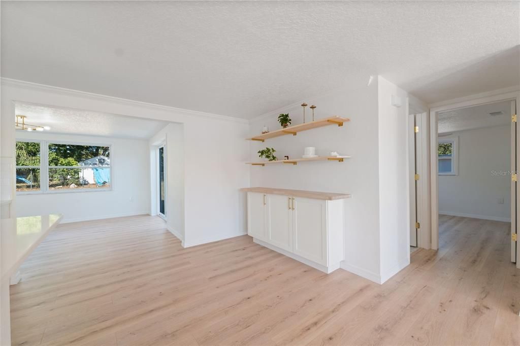 合同活跃: $249,900 (3 贝兹, 2 浴室, 1285 平方英尺)