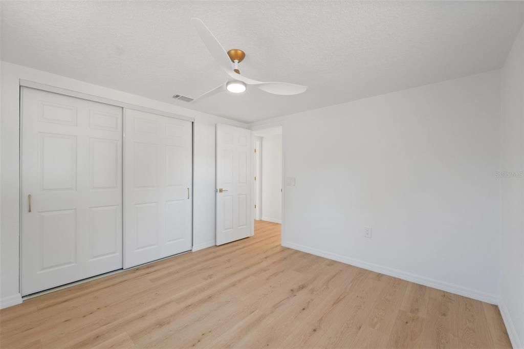 合同活跃: $249,900 (3 贝兹, 2 浴室, 1285 平方英尺)