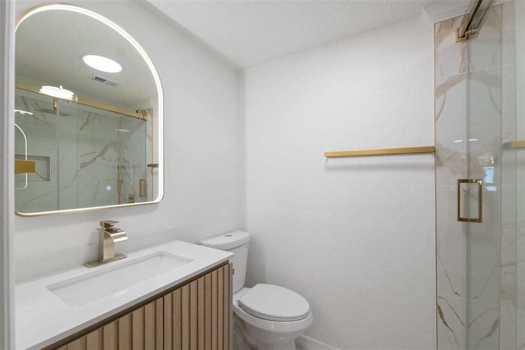 合同活跃: $249,900 (3 贝兹, 2 浴室, 1285 平方英尺)