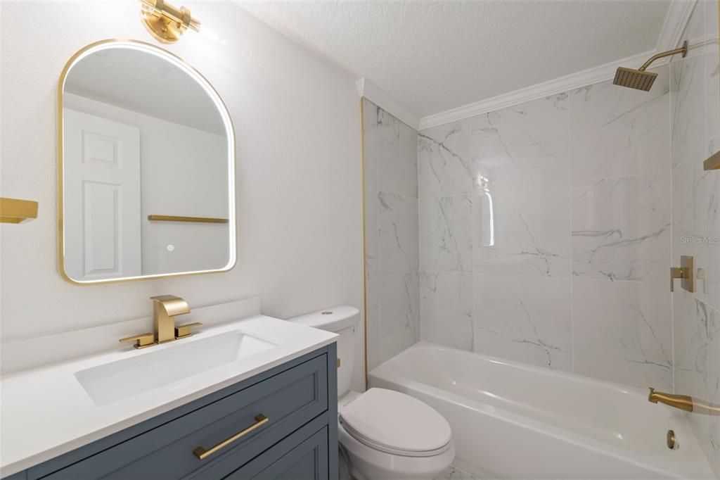 合同活跃: $249,900 (3 贝兹, 2 浴室, 1285 平方英尺)