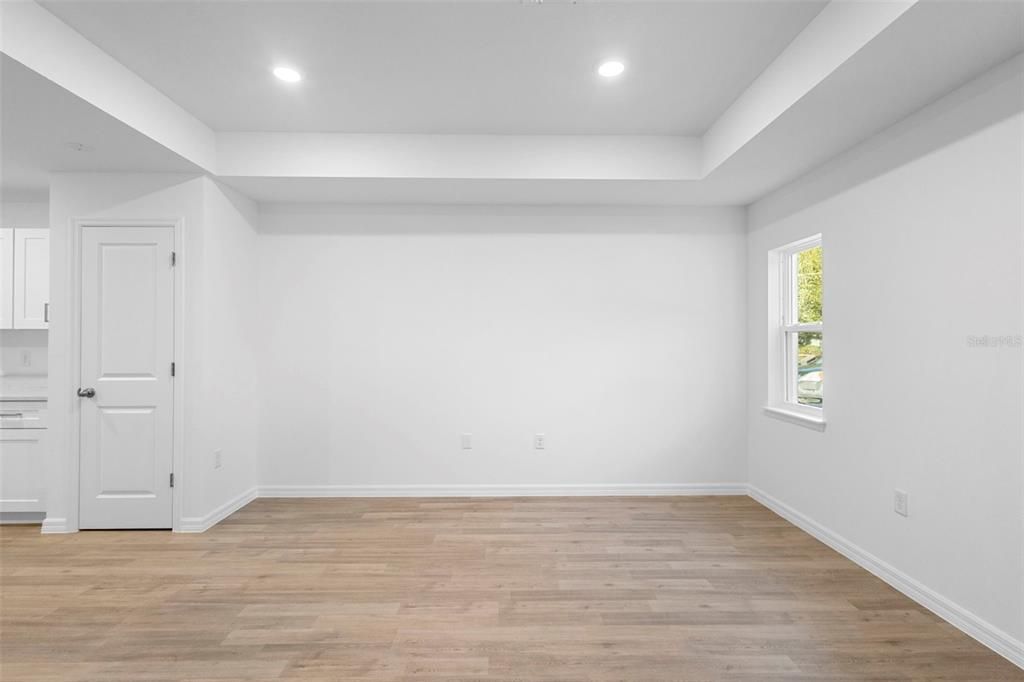 For Sale: $269,000 (3 beds, 2 baths, 1277 Square Feet)