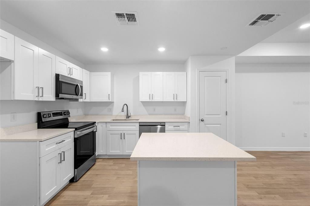 For Sale: $269,000 (3 beds, 2 baths, 1277 Square Feet)