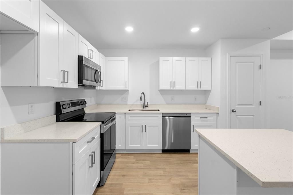 For Sale: $269,000 (3 beds, 2 baths, 1277 Square Feet)