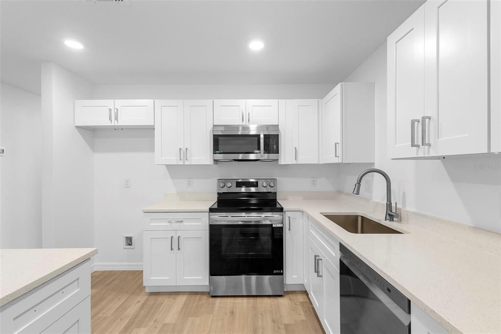 For Sale: $269,000 (3 beds, 2 baths, 1277 Square Feet)