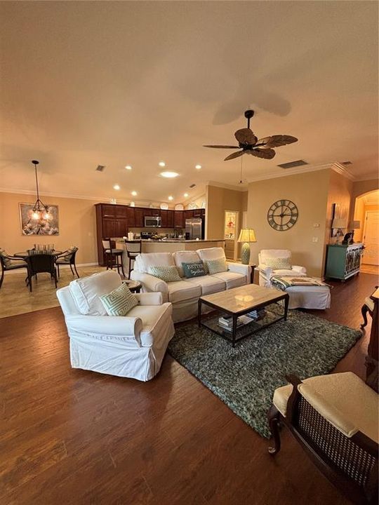 En Venta: $414,900 (3 camas, 2 baños, 1723 Pies cuadrados)