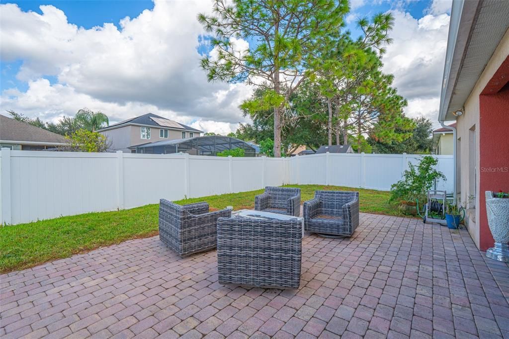 合同活跃: $379,900 (3 贝兹, 2 浴室, 1259 平方英尺)