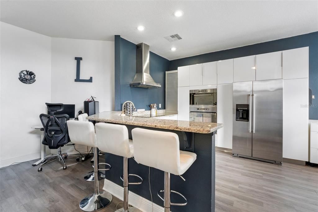 合同活跃: $379,900 (3 贝兹, 2 浴室, 1259 平方英尺)