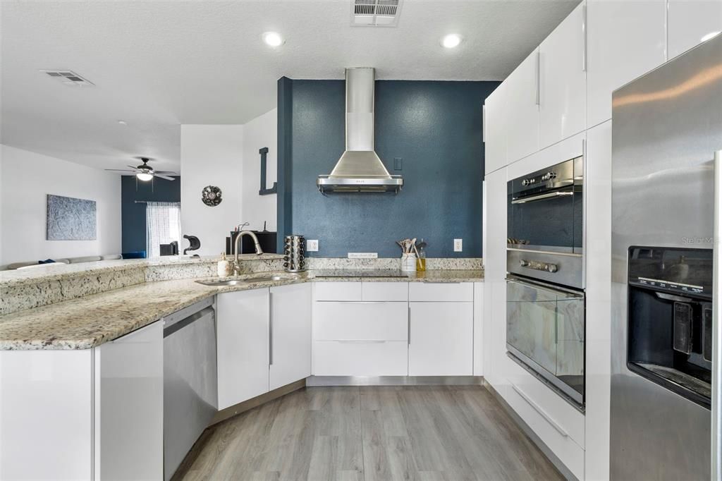 合同活跃: $379,900 (3 贝兹, 2 浴室, 1259 平方英尺)