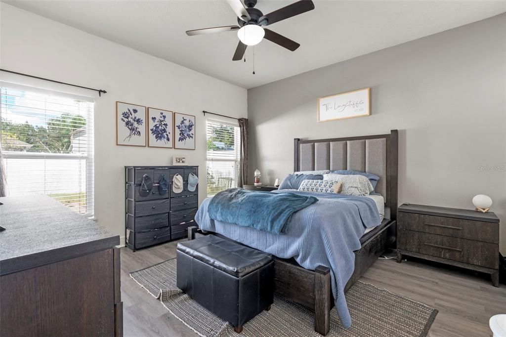 合同活跃: $379,900 (3 贝兹, 2 浴室, 1259 平方英尺)