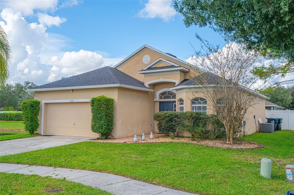 合同活跃: $379,900 (3 贝兹, 2 浴室, 1259 平方英尺)