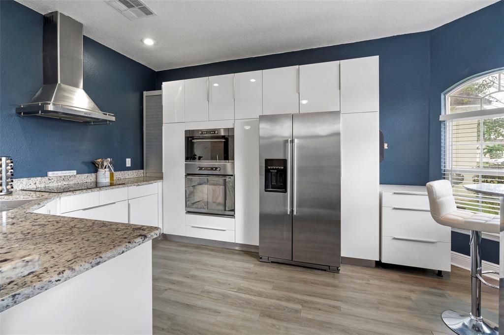 合同活跃: $379,900 (3 贝兹, 2 浴室, 1259 平方英尺)