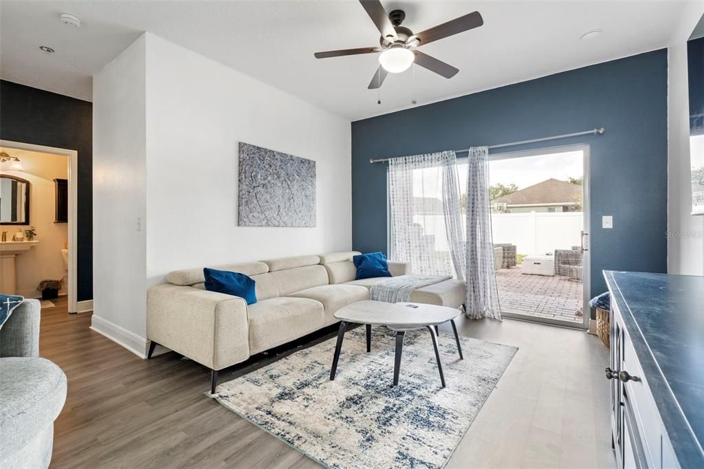 合同活跃: $379,900 (3 贝兹, 2 浴室, 1259 平方英尺)