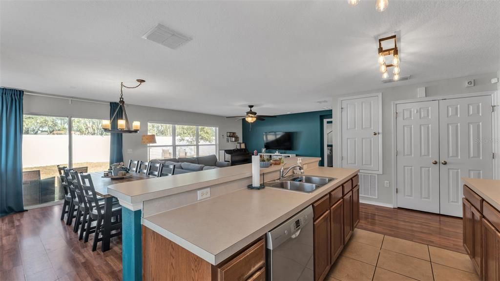 En Venta: $339,900 (3 camas, 2 baños, 1707 Pies cuadrados)