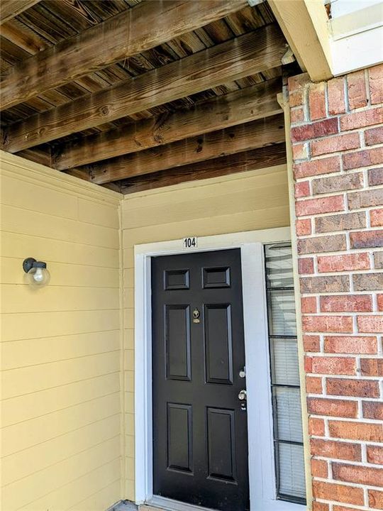 For Sale: $143,000 (1 beds, 1 baths, 684 Square Feet)