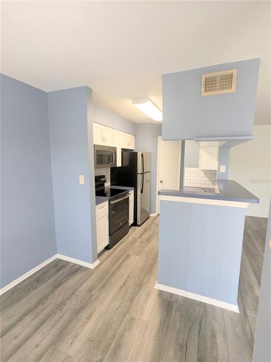 For Sale: $143,000 (1 beds, 1 baths, 684 Square Feet)