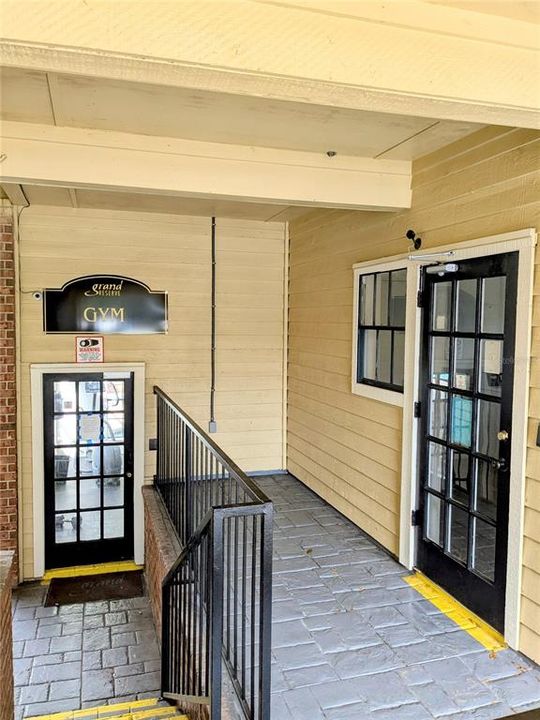 For Sale: $143,000 (1 beds, 1 baths, 684 Square Feet)