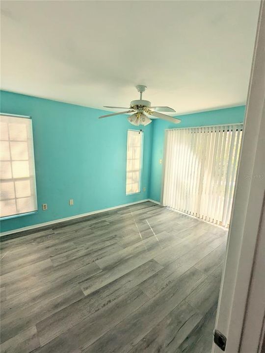 For Sale: $143,000 (1 beds, 1 baths, 684 Square Feet)