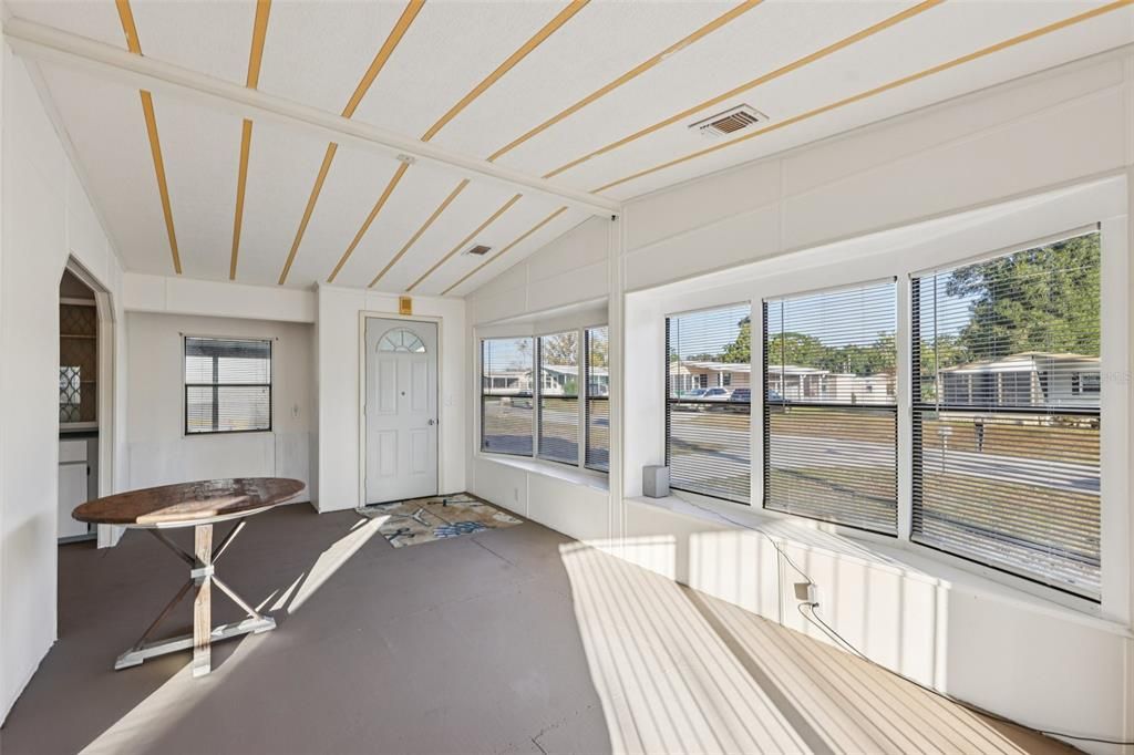 For Sale: $121,000 (2 beds, 2 baths, 1243 Square Feet)