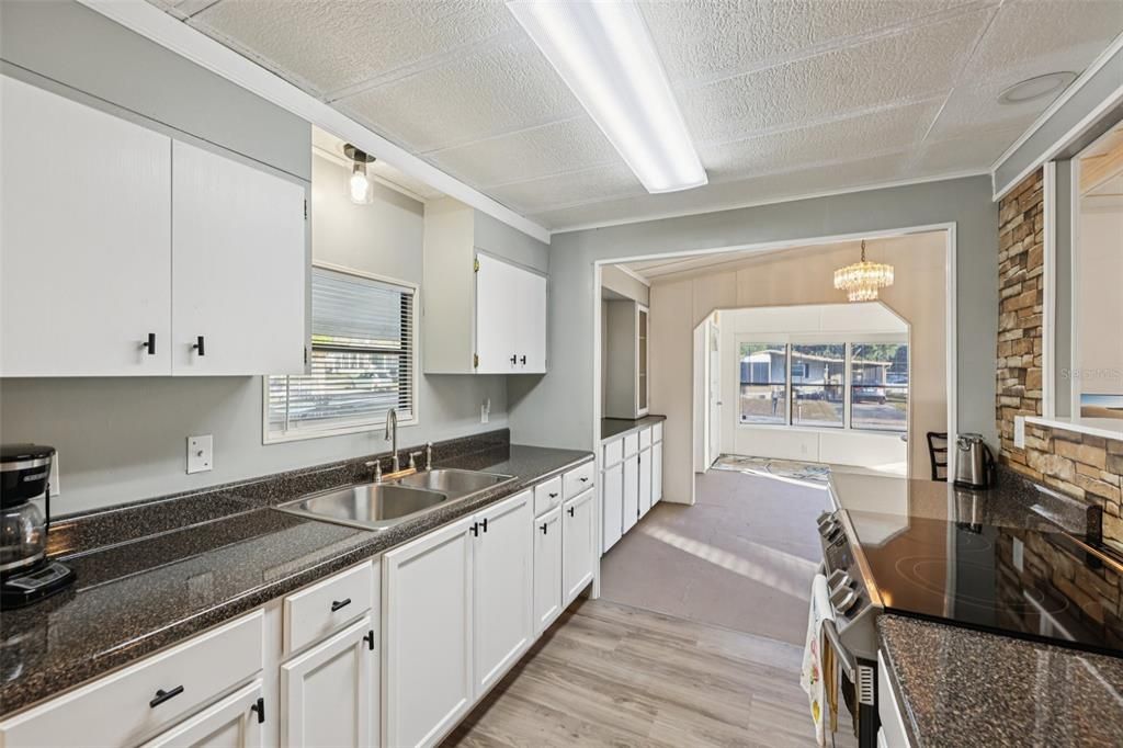 For Sale: $121,000 (2 beds, 2 baths, 1243 Square Feet)