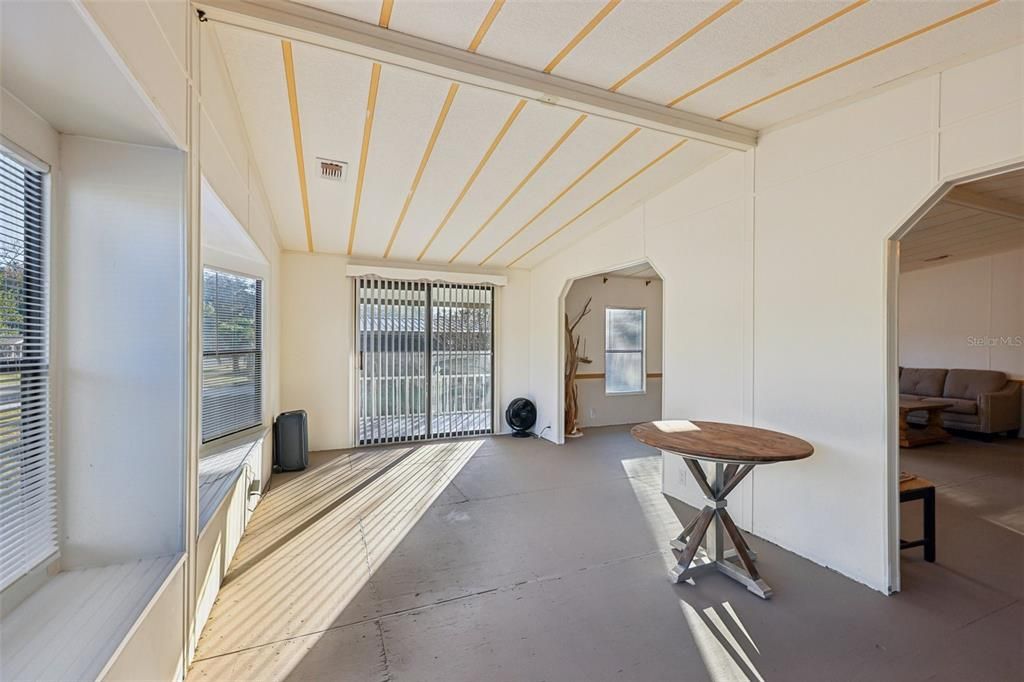 For Sale: $121,000 (2 beds, 2 baths, 1243 Square Feet)