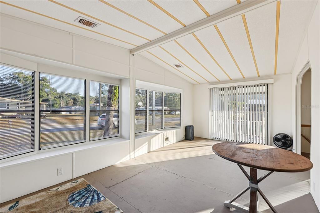 For Sale: $121,000 (2 beds, 2 baths, 1243 Square Feet)