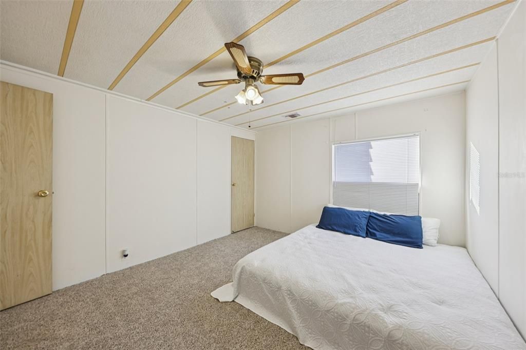 For Sale: $121,000 (2 beds, 2 baths, 1243 Square Feet)