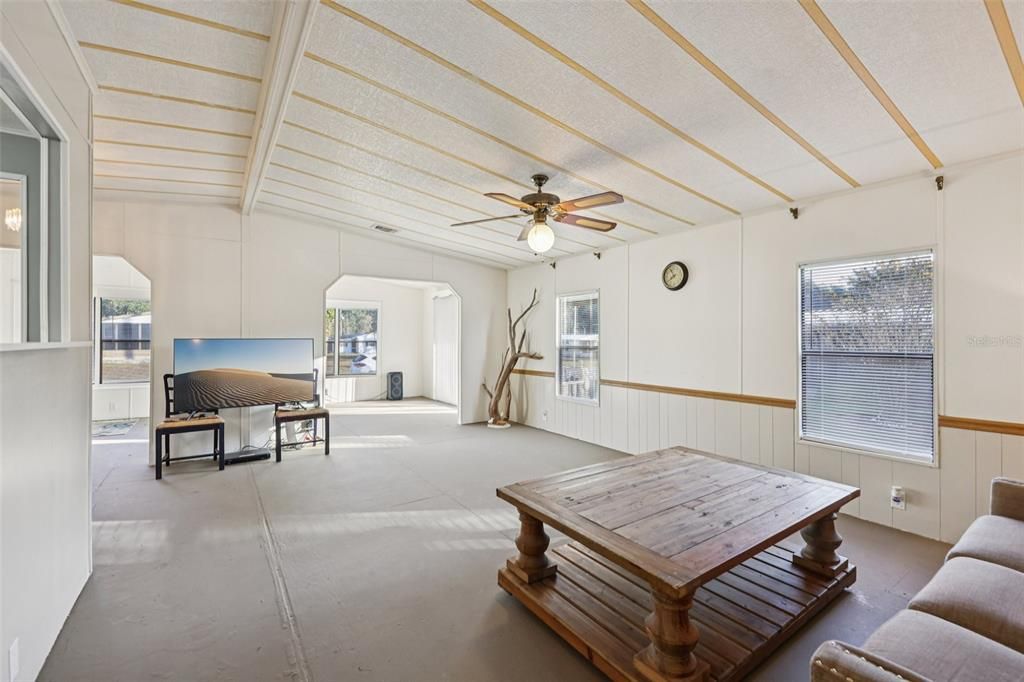 For Sale: $121,000 (2 beds, 2 baths, 1243 Square Feet)