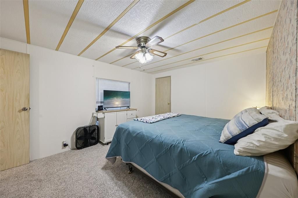 For Sale: $121,000 (2 beds, 2 baths, 1243 Square Feet)