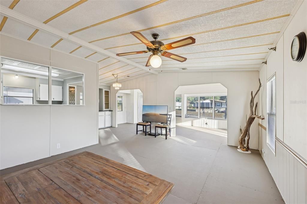 For Sale: $121,000 (2 beds, 2 baths, 1243 Square Feet)