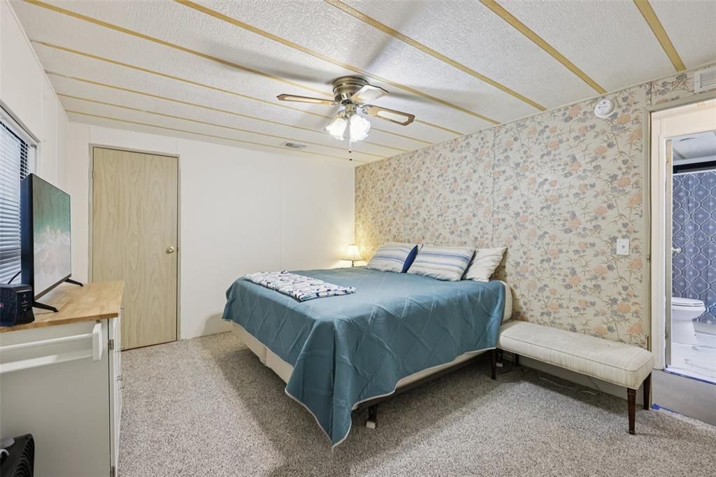 For Sale: $121,000 (2 beds, 2 baths, 1243 Square Feet)