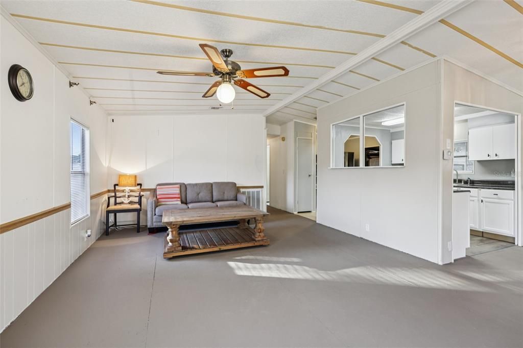 For Sale: $121,000 (2 beds, 2 baths, 1243 Square Feet)