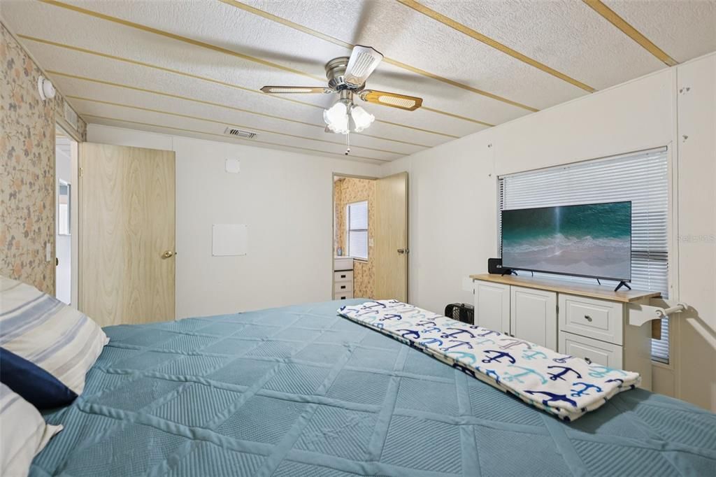 For Sale: $121,000 (2 beds, 2 baths, 1243 Square Feet)