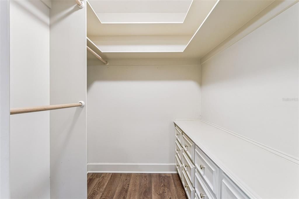 For Sale: $325,000 (3 beds, 2 baths, 1557 Square Feet)