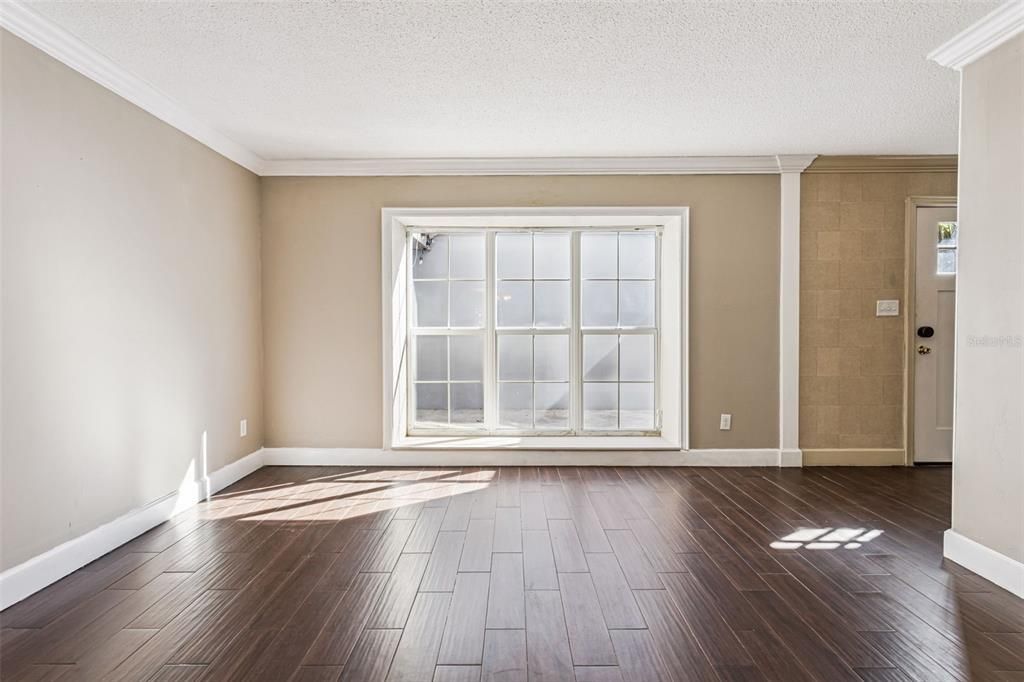 For Sale: $325,000 (3 beds, 2 baths, 1557 Square Feet)