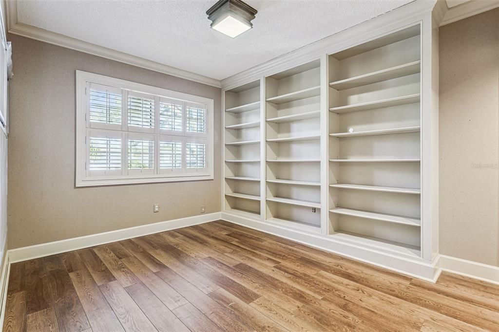 For Sale: $325,000 (3 beds, 2 baths, 1557 Square Feet)