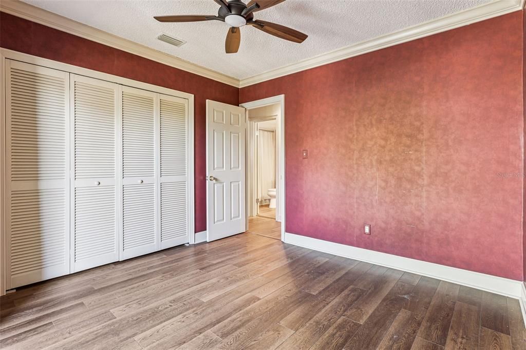 For Sale: $325,000 (3 beds, 2 baths, 1557 Square Feet)