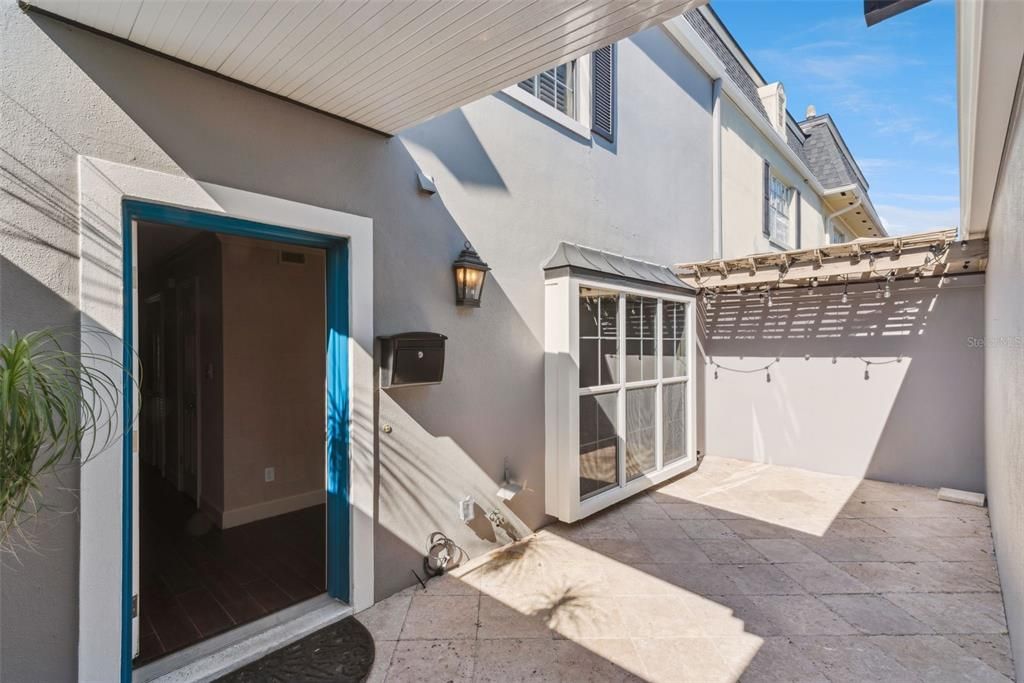 For Sale: $325,000 (3 beds, 2 baths, 1557 Square Feet)