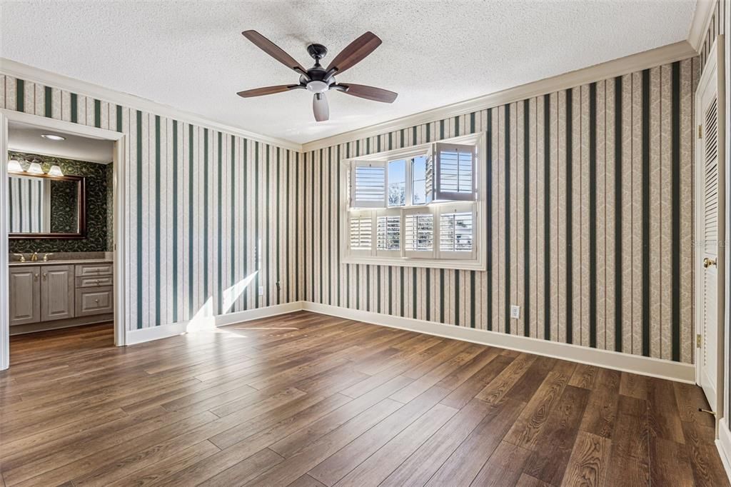 For Sale: $325,000 (3 beds, 2 baths, 1557 Square Feet)