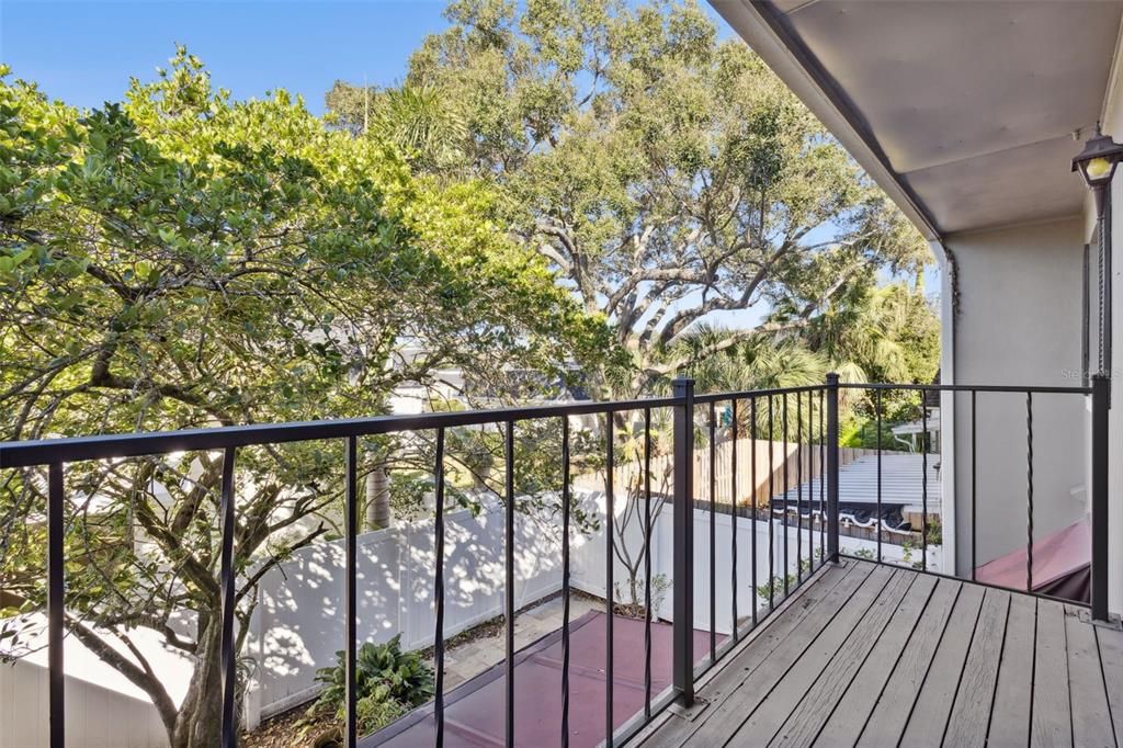 For Sale: $325,000 (3 beds, 2 baths, 1557 Square Feet)