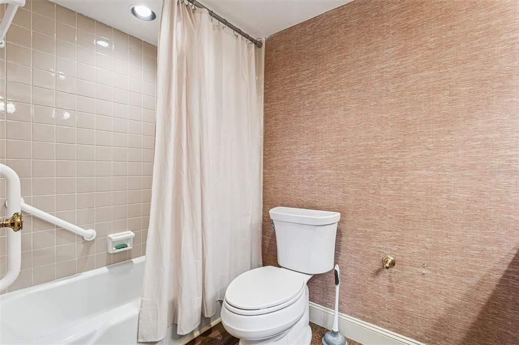 For Sale: $325,000 (3 beds, 2 baths, 1557 Square Feet)