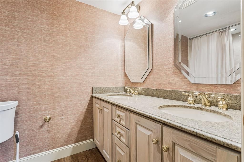 For Sale: $325,000 (3 beds, 2 baths, 1557 Square Feet)