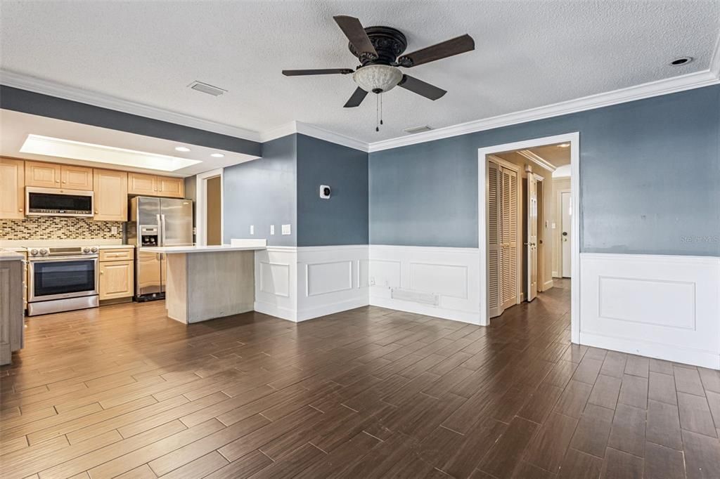 For Sale: $325,000 (3 beds, 2 baths, 1557 Square Feet)