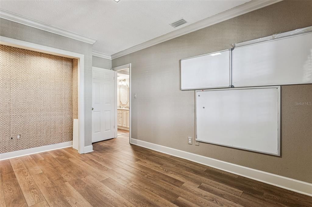 For Sale: $325,000 (3 beds, 2 baths, 1557 Square Feet)