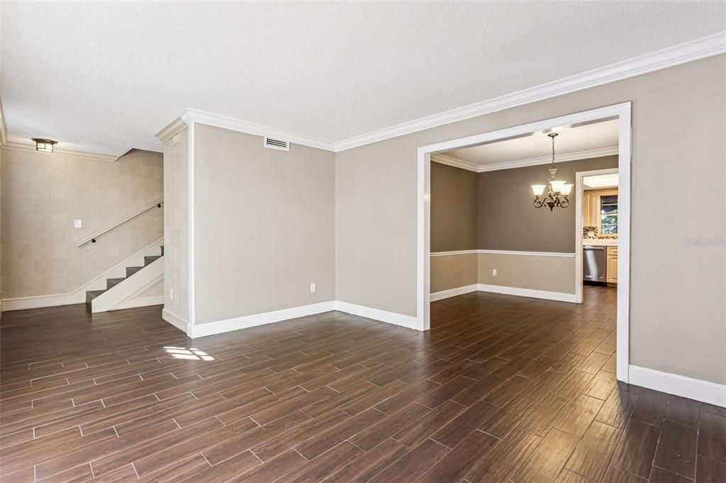 For Sale: $325,000 (3 beds, 2 baths, 1557 Square Feet)