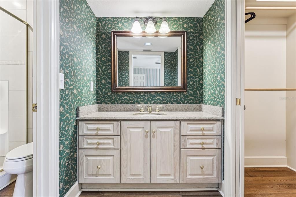 For Sale: $325,000 (3 beds, 2 baths, 1557 Square Feet)