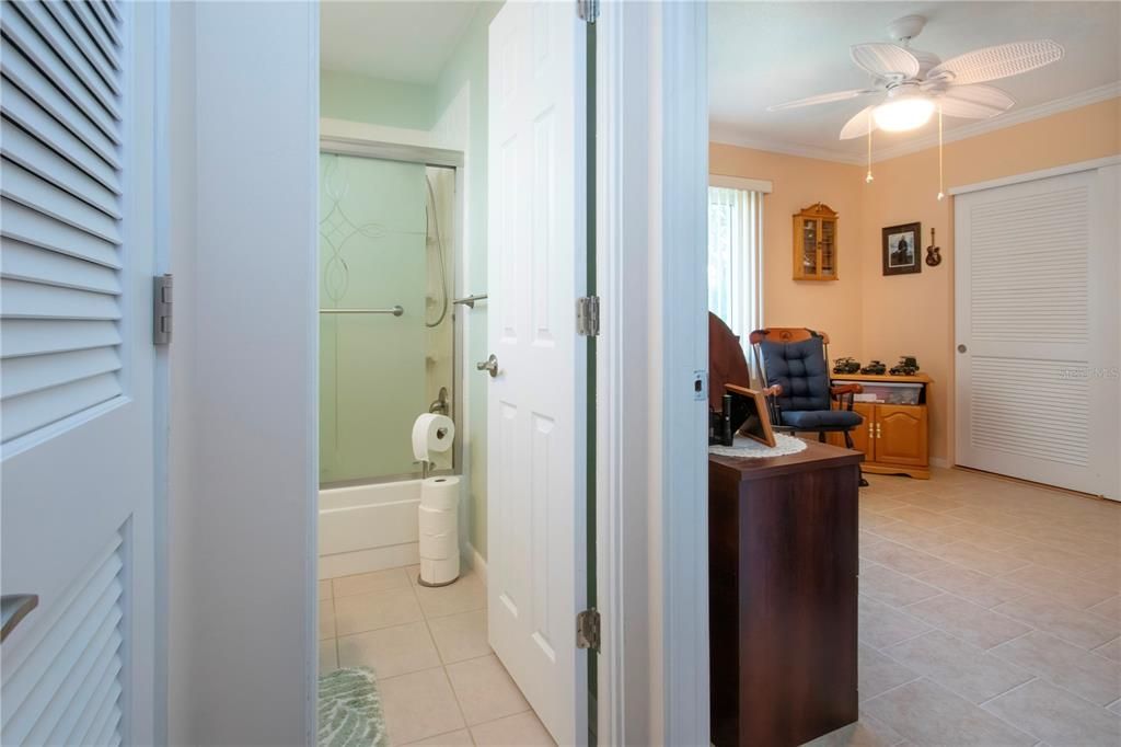 En Venta: $219,000 (2 camas, 2 baños, 1055 Pies cuadrados)