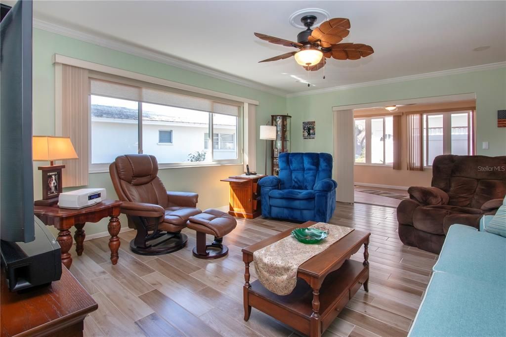 En Venta: $219,000 (2 camas, 2 baños, 1055 Pies cuadrados)