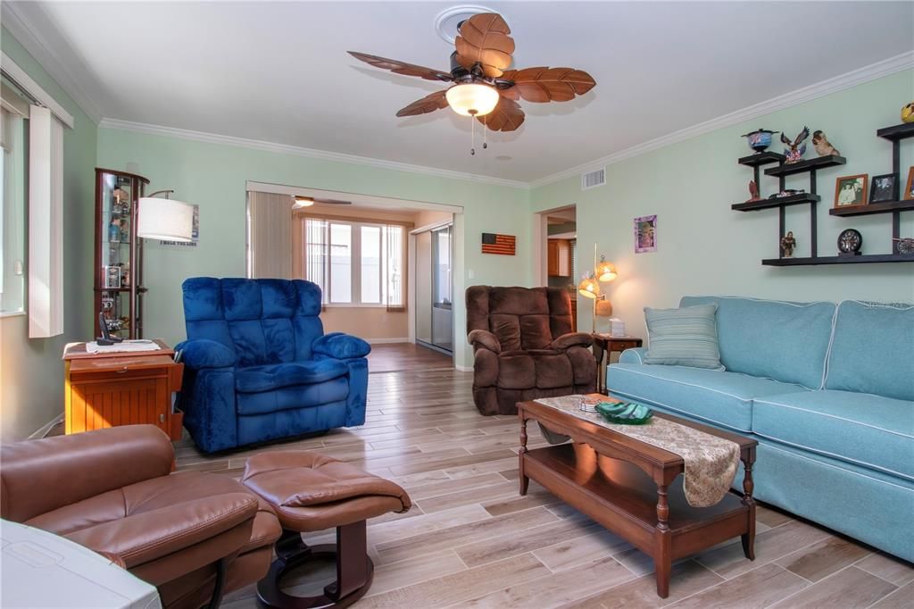 En Venta: $219,000 (2 camas, 2 baños, 1055 Pies cuadrados)