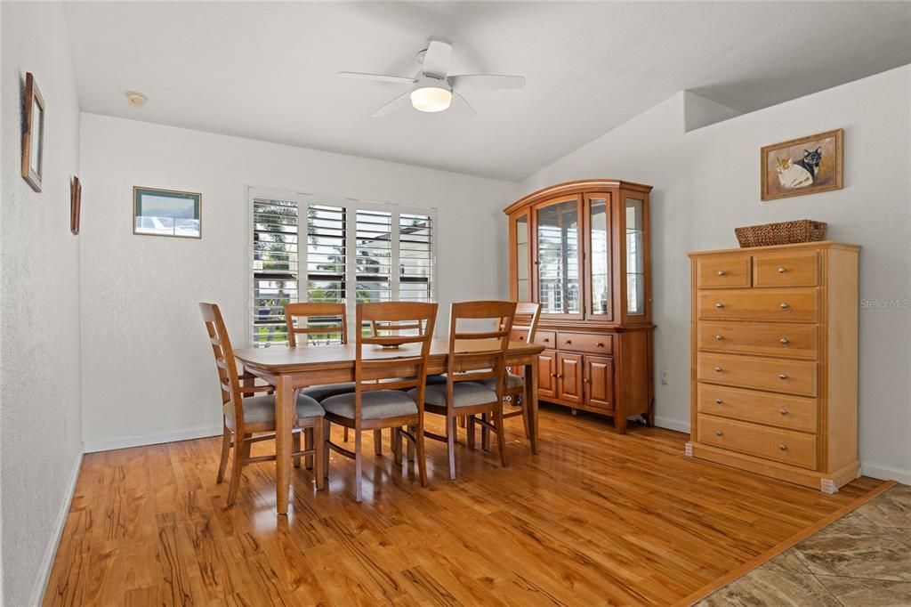 待售: $829,000 (4 贝兹, 3 浴室, 2857 平方英尺)